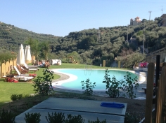 Musical evenings with tastings by the pool.